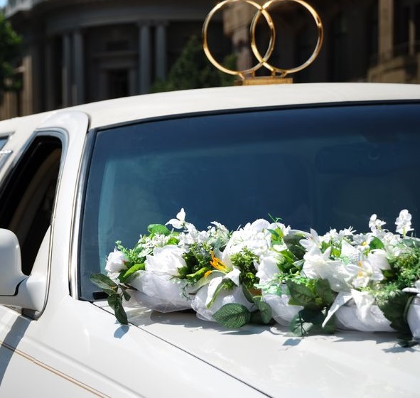 wedding-transportation-newpor-arrow